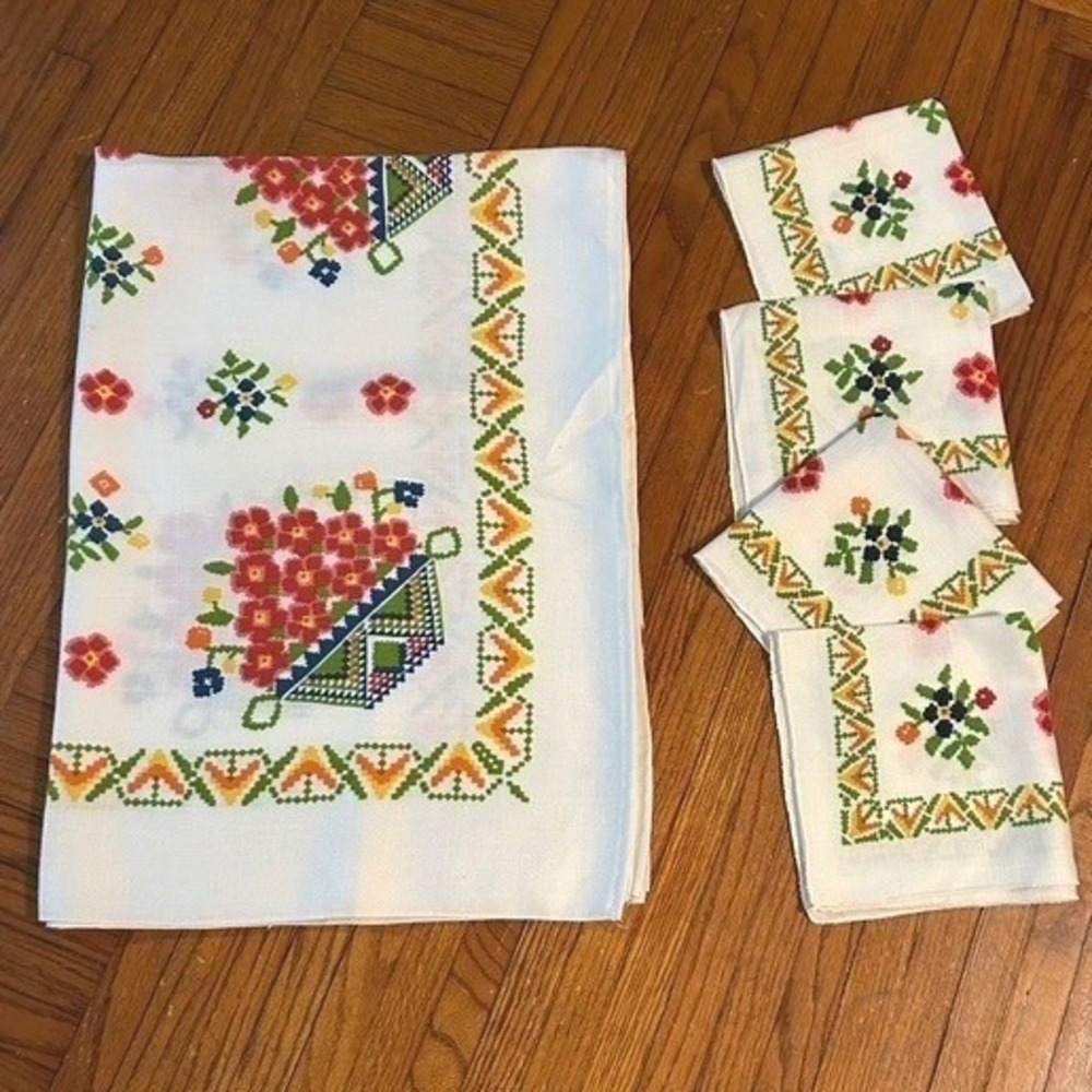 Vintage Floral Basket PRINT Tablecloth and 4 Napkin Set 49x69 Festive Retro Home